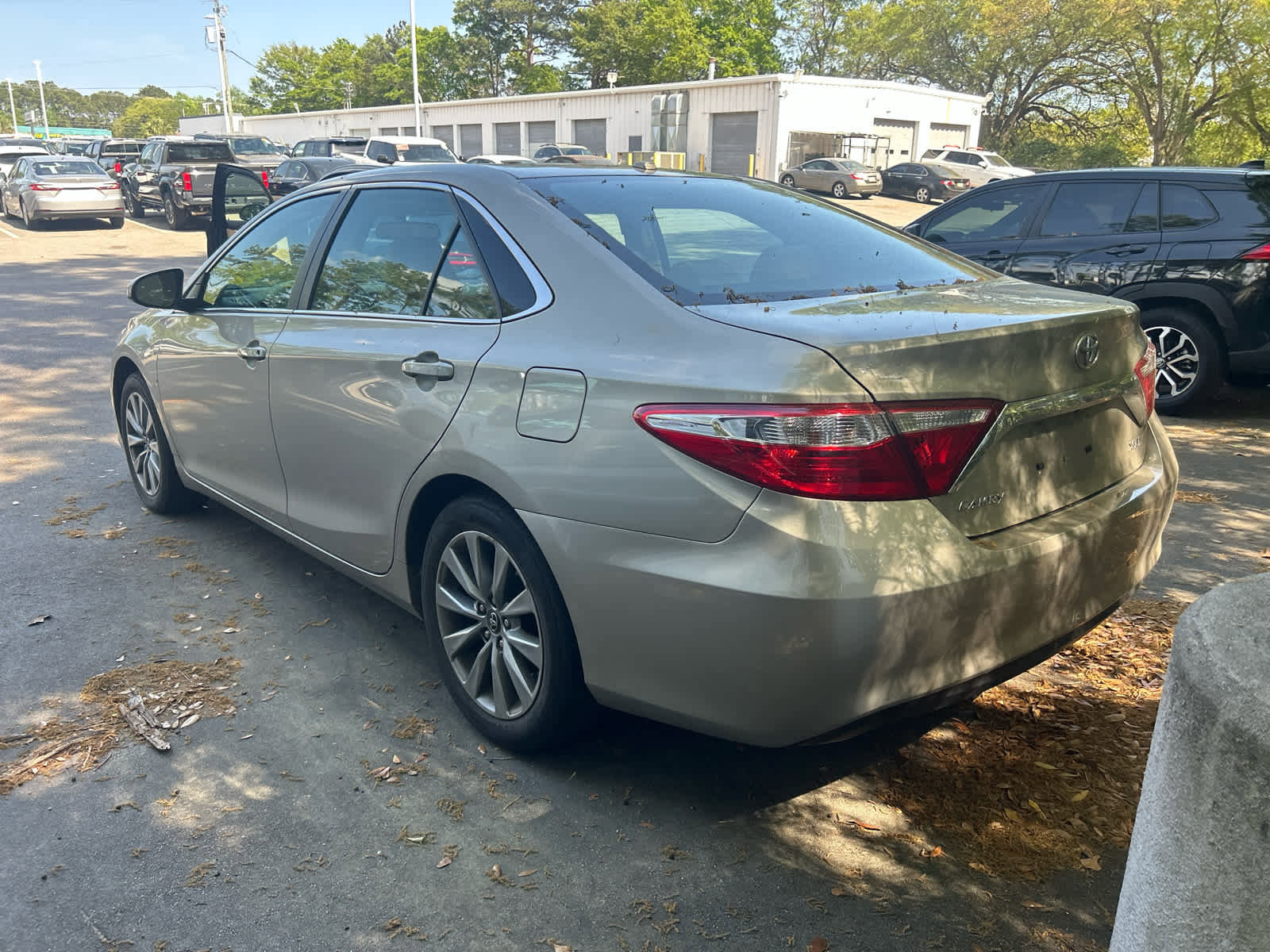 Used 2017 Toyota Camry XLE w/ Moonroof Package image 2