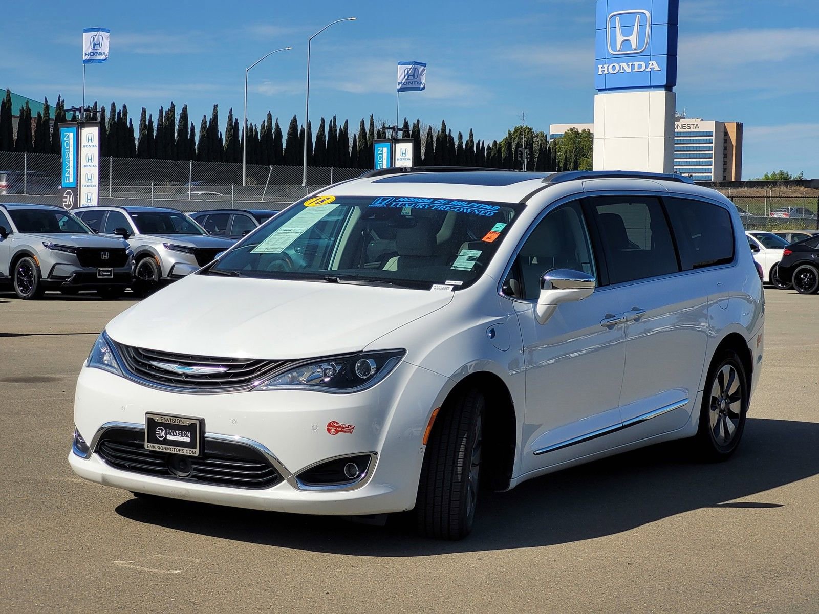 Used 2018 Chrysler Pacifica Limited w/ Advanced Safetytec Group image 9