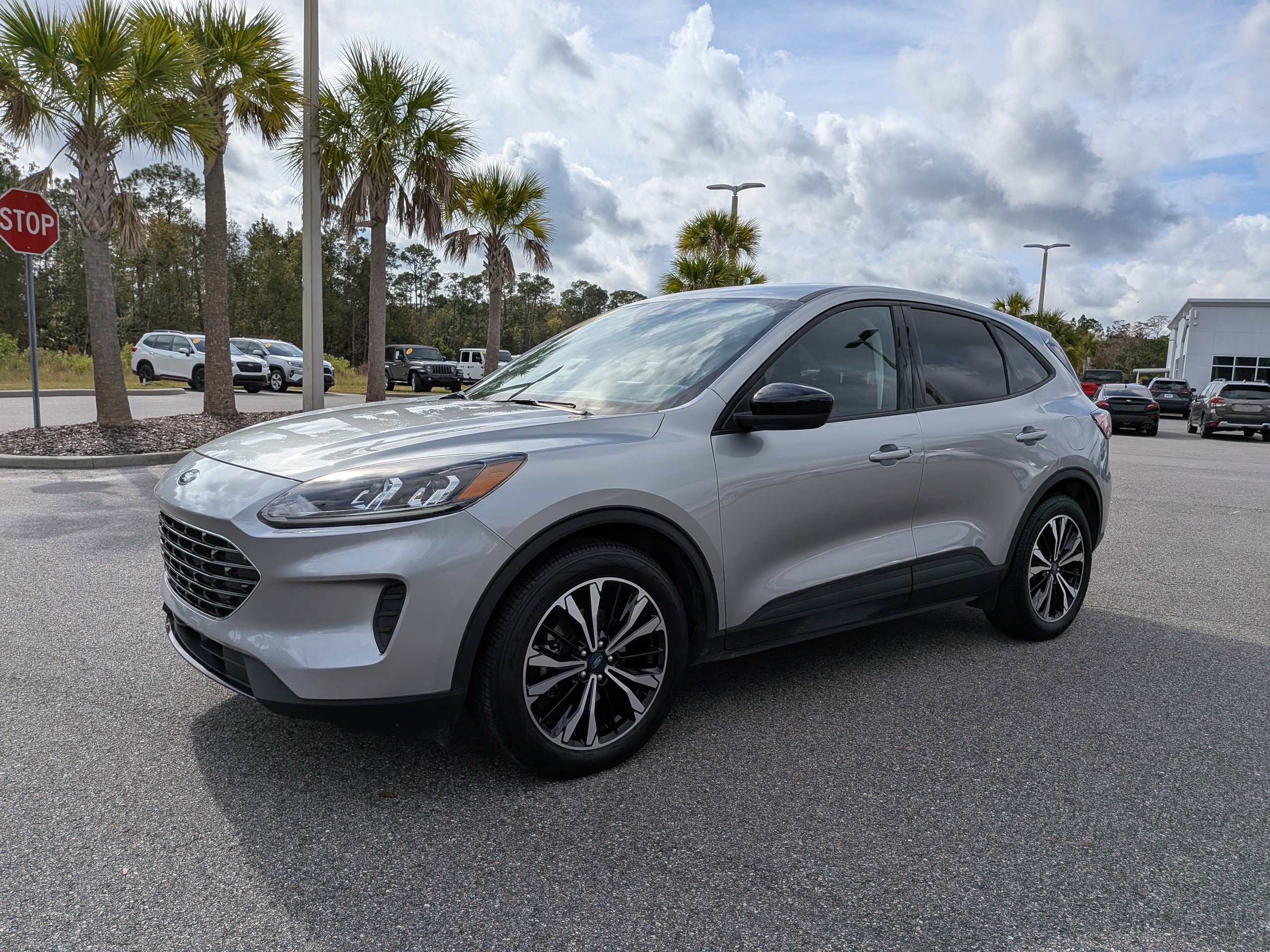 Used 2021 Ford Escape SE w/ SE Sport Appearance Package image 7