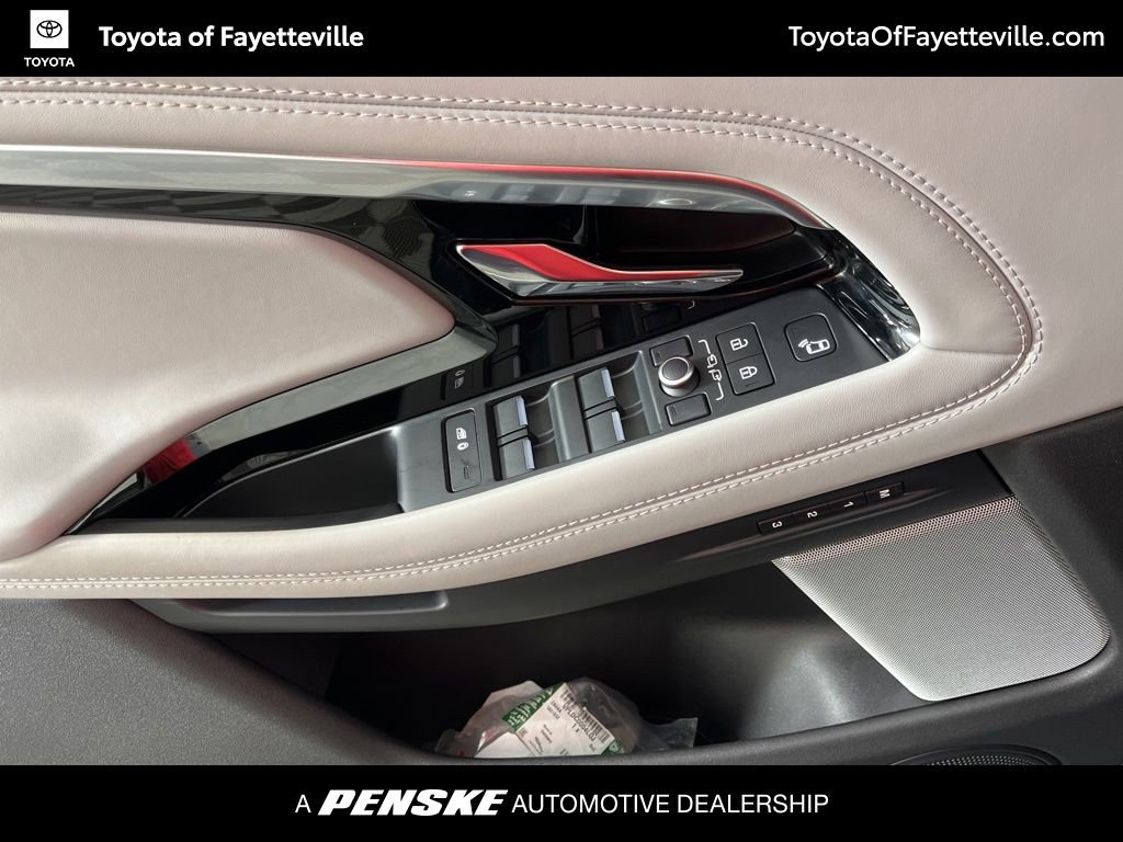 Used 2021 Land Rover Range Rover Evoque SE image 27