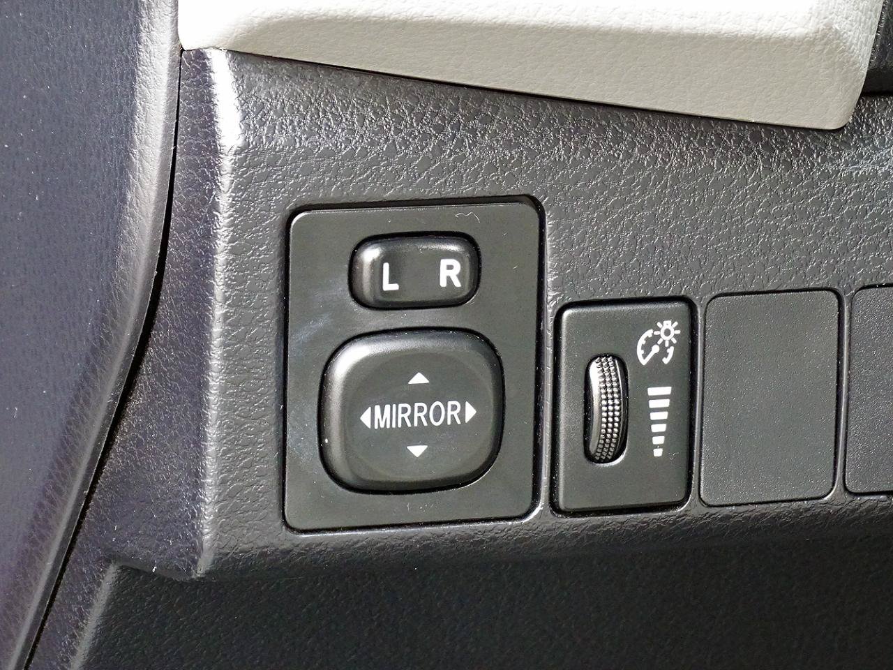 Used 2014 Toyota Corolla LE FWD image 25