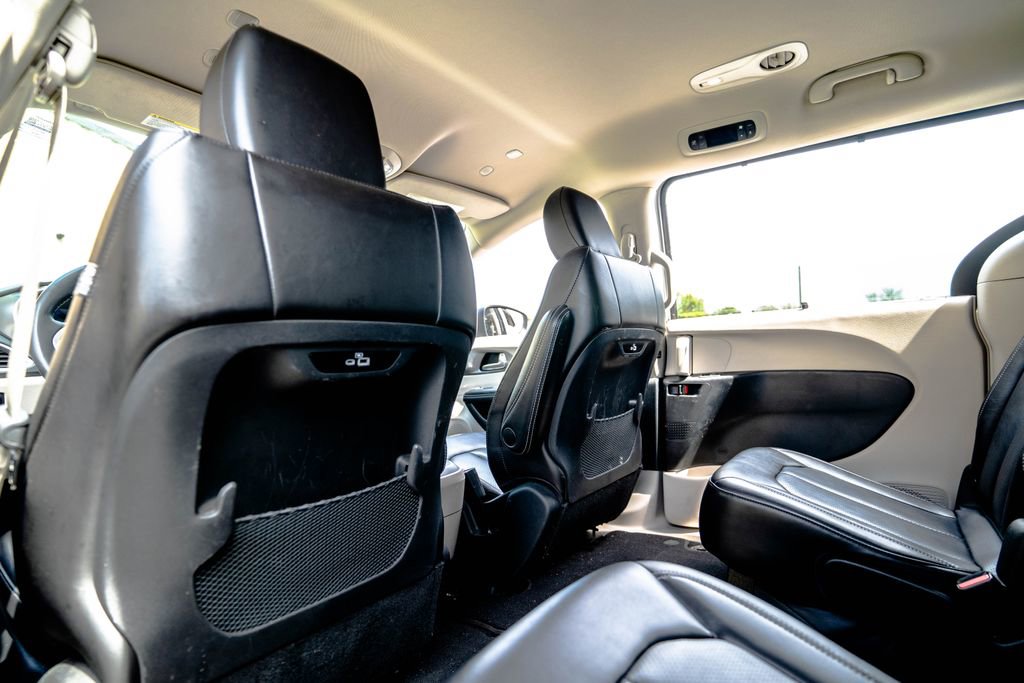 Used 2023 Chrysler Pacifica Touring-L FWD image 30