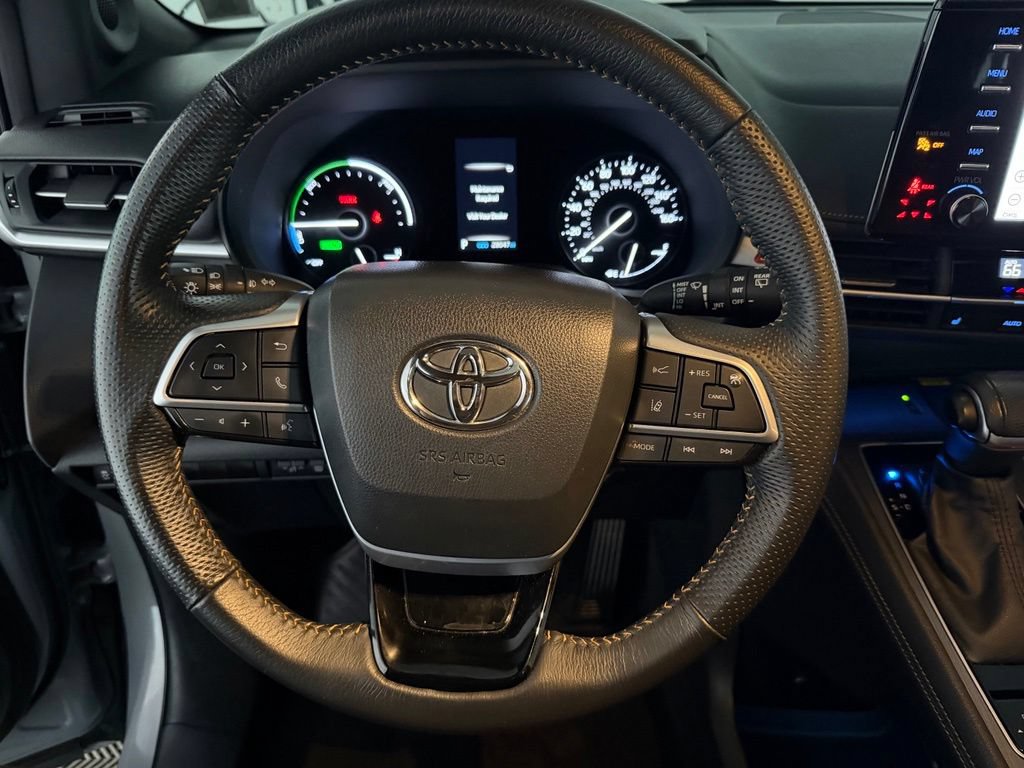 Used 2023 Toyota Sienna XLE Woodland Edition AWD/4WD image 11