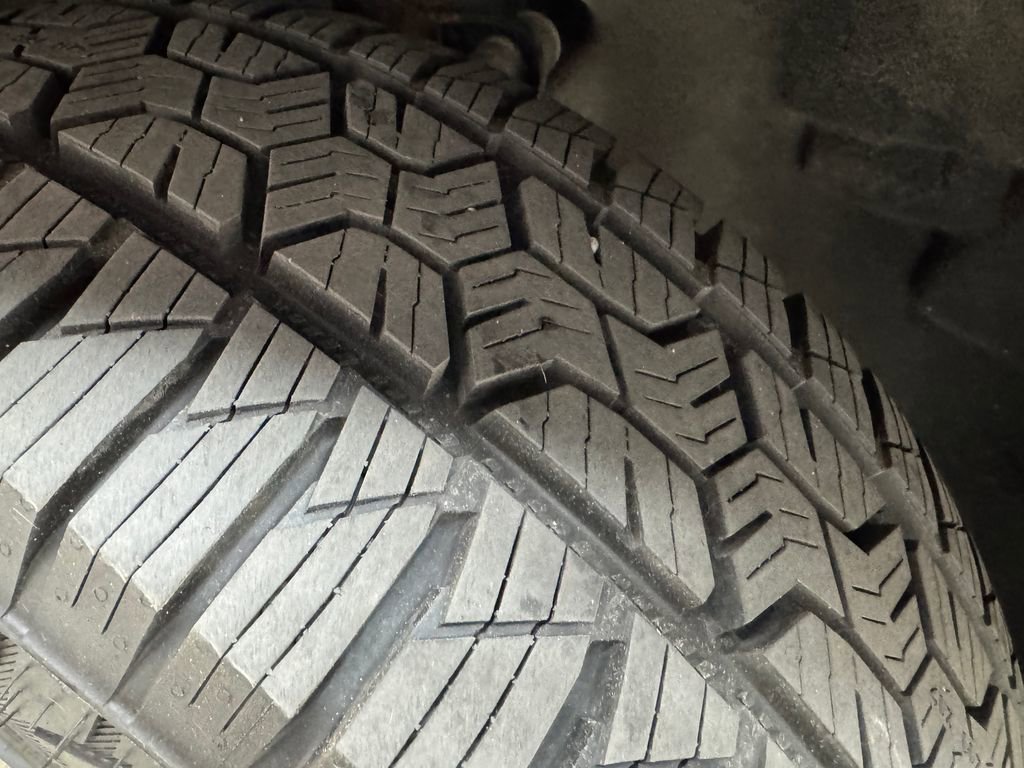 Used 2022 Ford Explorer XLT image 30