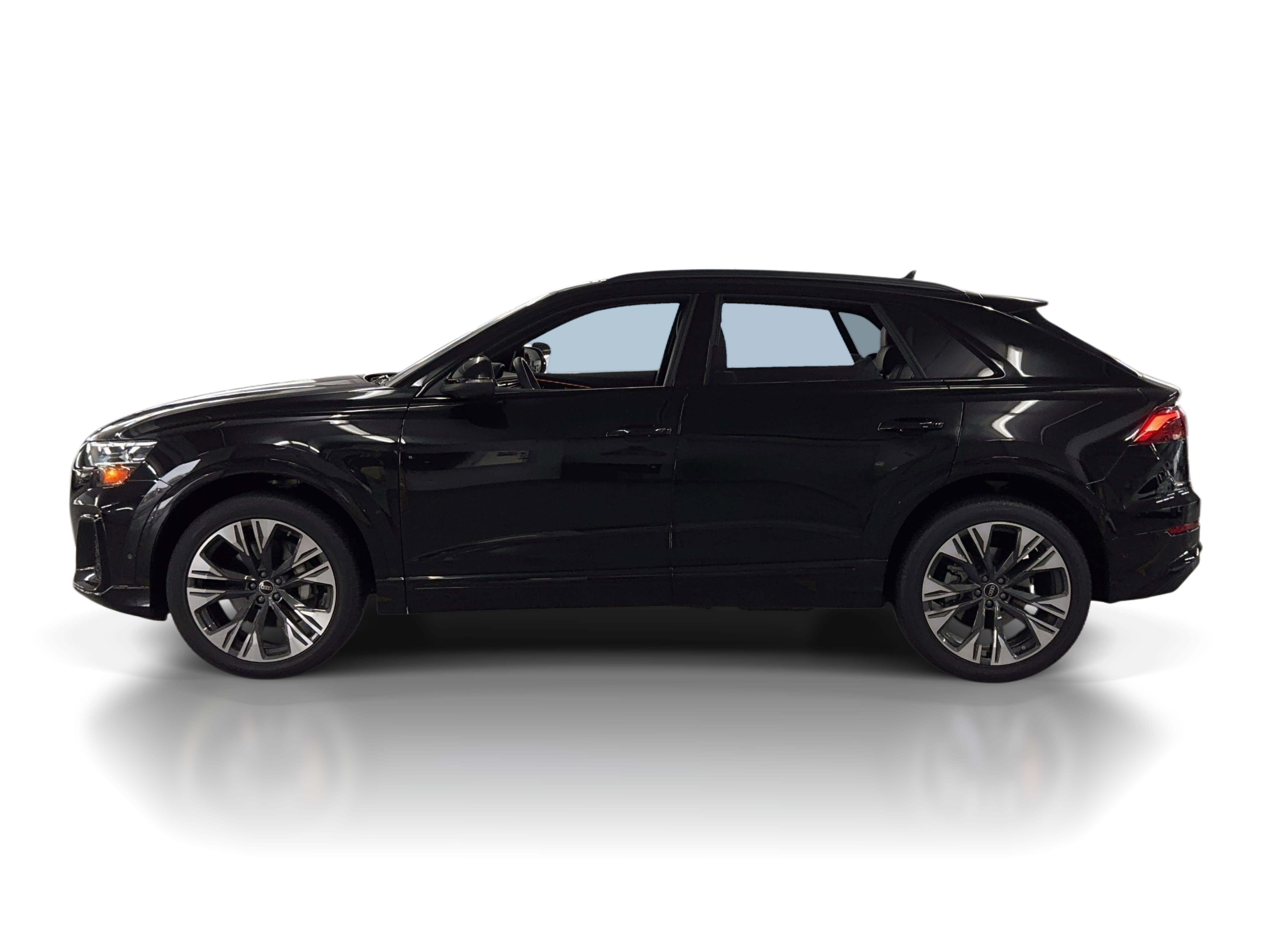 Used 2025 Audi Q8 Premium Plus image 2