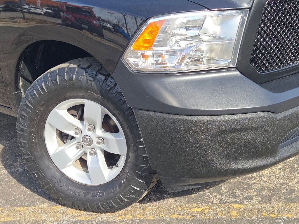 Used 2017 RAM 1500 Classic SLT image 3