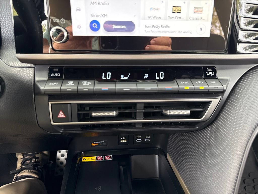 Used 2025 Toyota Camry SE FWD image 61