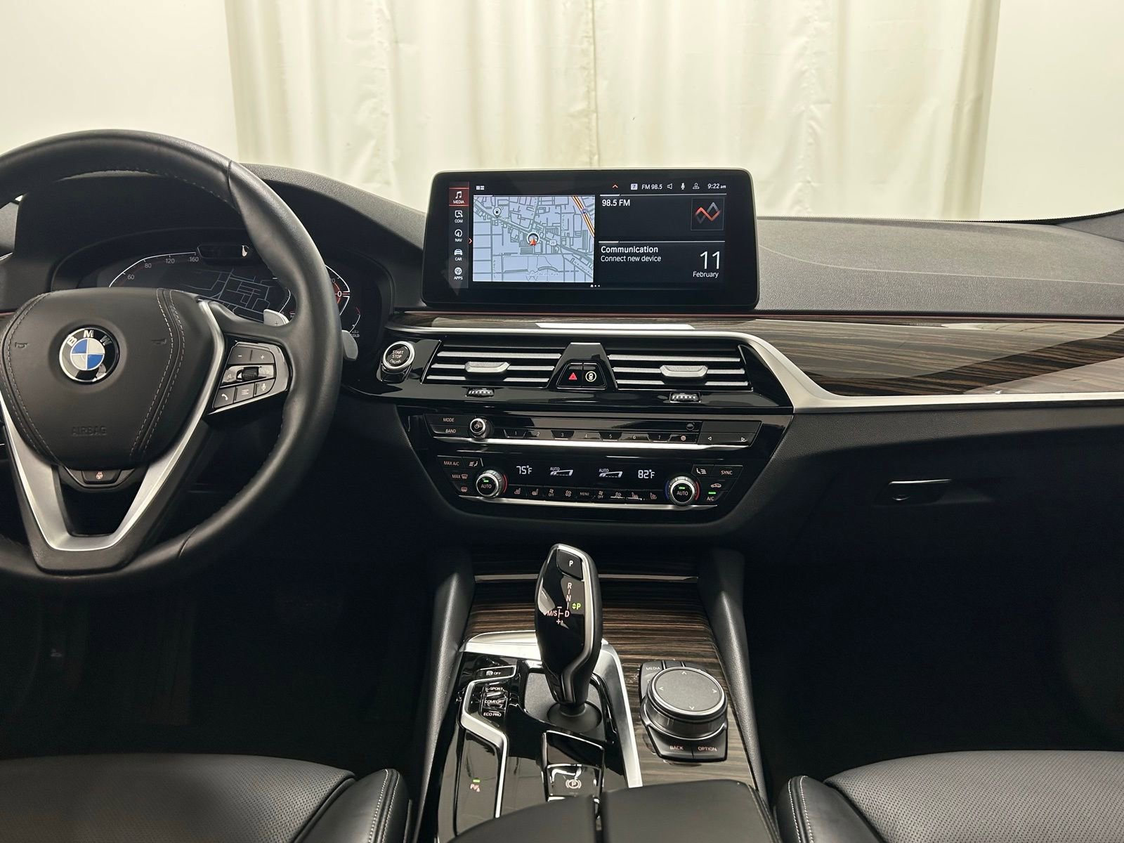 Used 2023 BMW 540i xDrive w/ Premium Package image 9