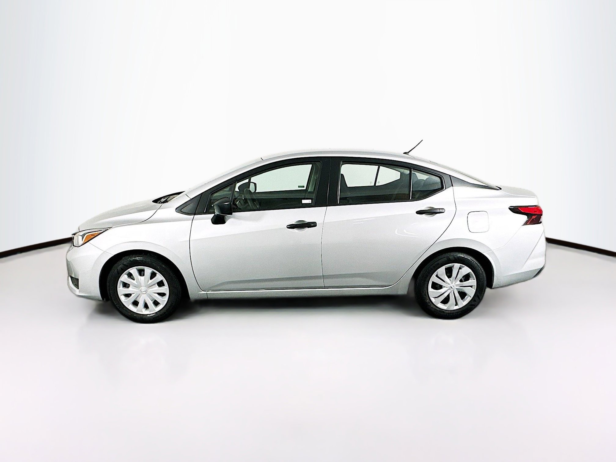Used 2024 Nissan Versa S image 4