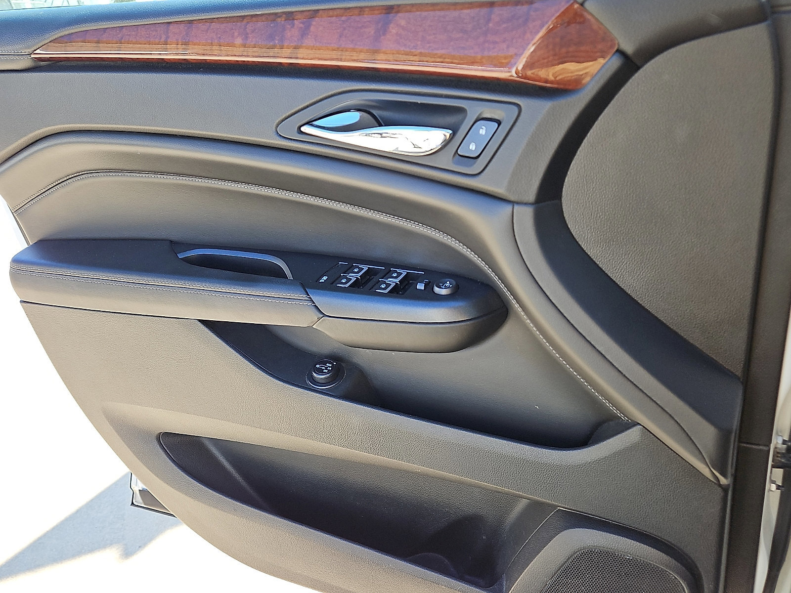 Used 2015 Cadillac SRX Luxury image 13