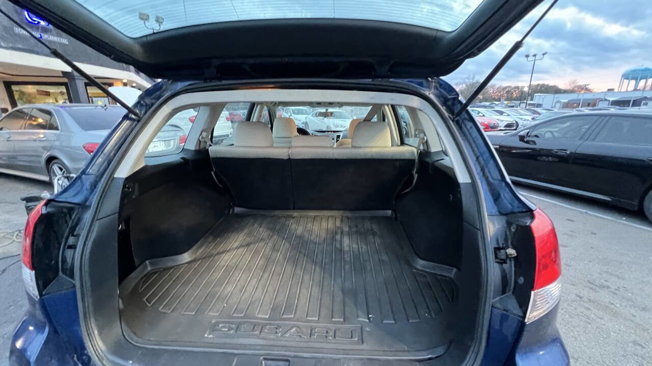 Used 2010 Subaru Outback 2.5i image 12