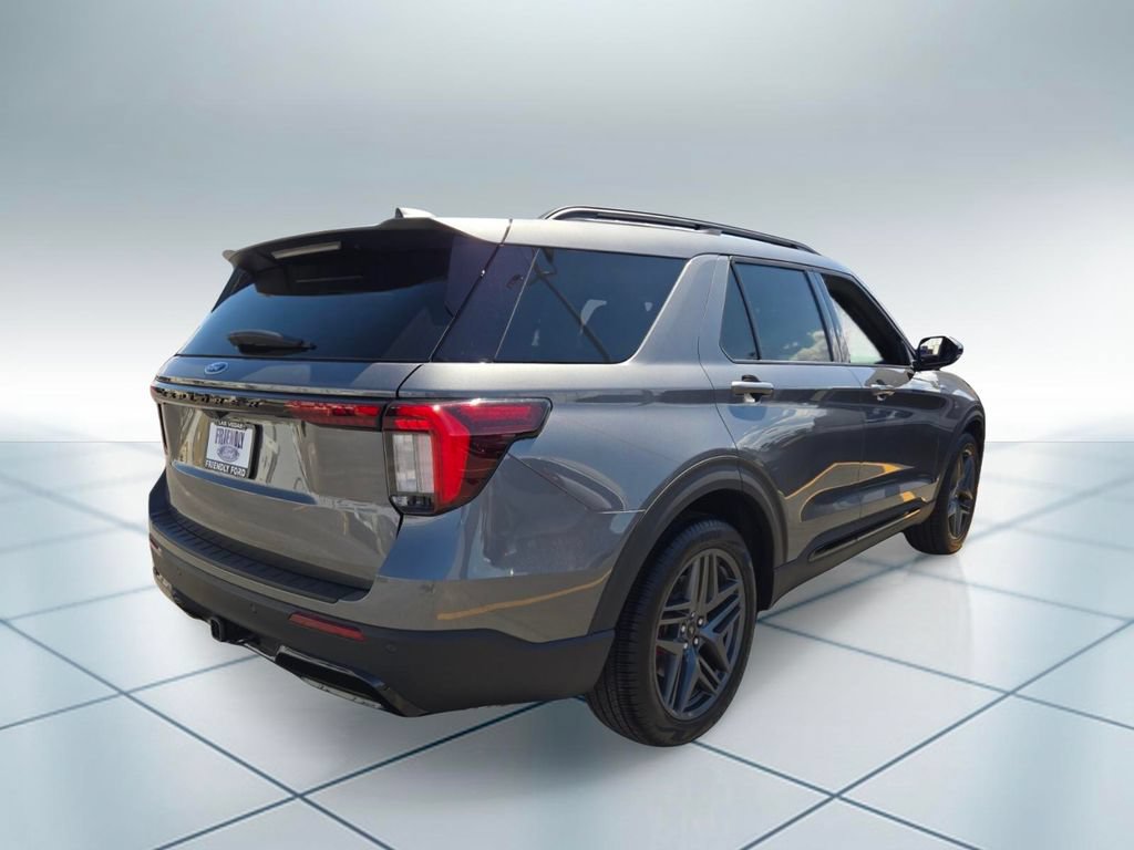 New 2026 Ford Explorer ST-Line w/ ST-Line Street Pack RWD image 4