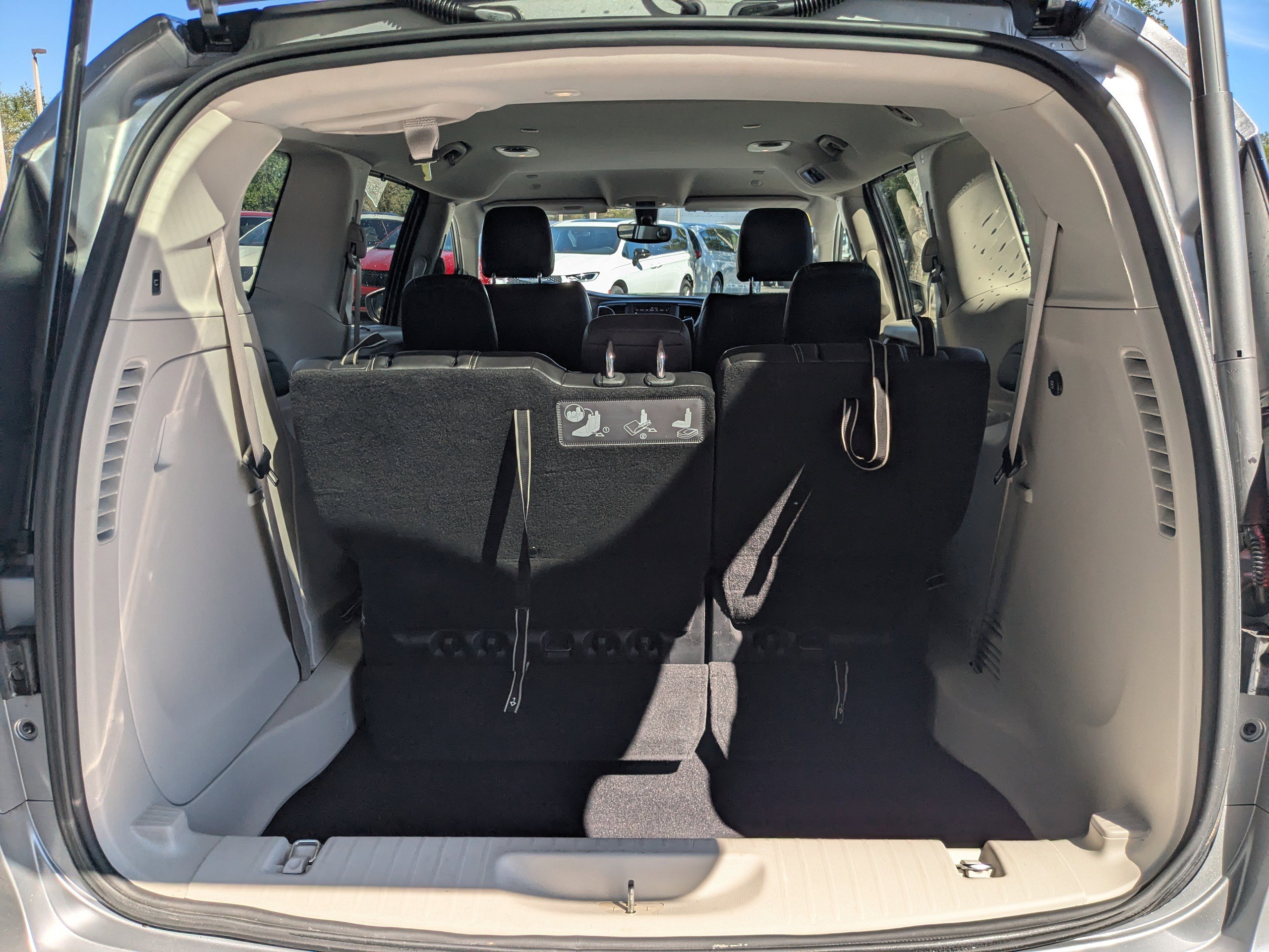Certified 2020 Chrysler Voyager Lxi FWD image 12
