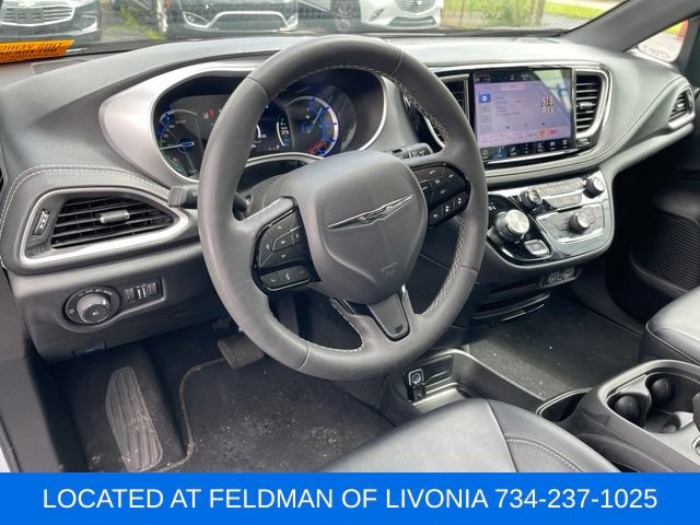 Used 2024 Chrysler Pacifica Limited FWD image 7