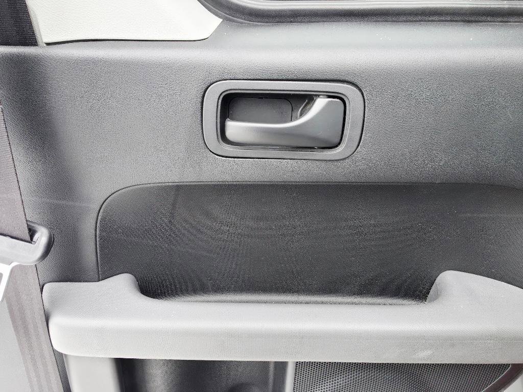 Used 2005 Honda Element EX image 17