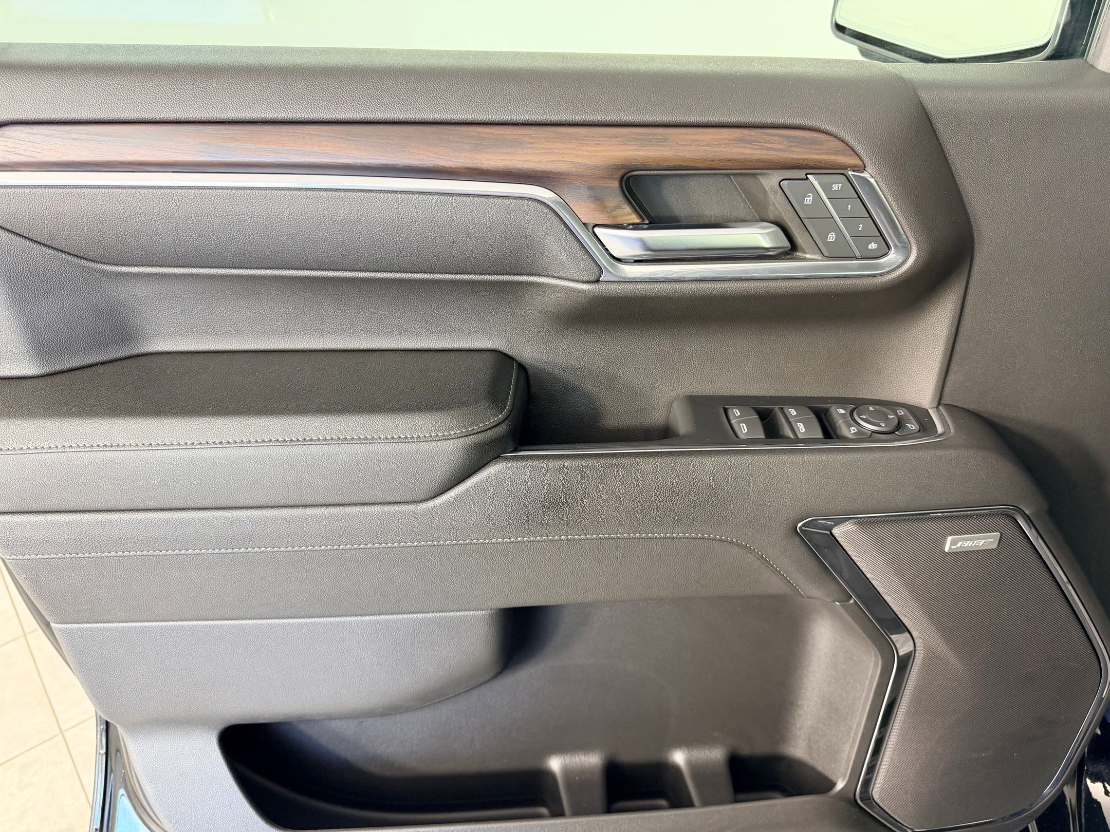 Used 2023 GMC Sierra 1500 SLT w/ SLT Premium Plus Package AWD/4WD image 12