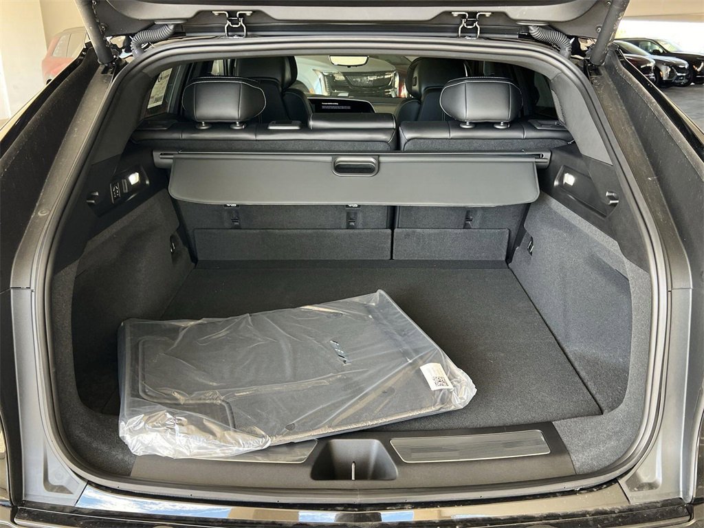 New 2026 Cadillac Lyriq V image 31