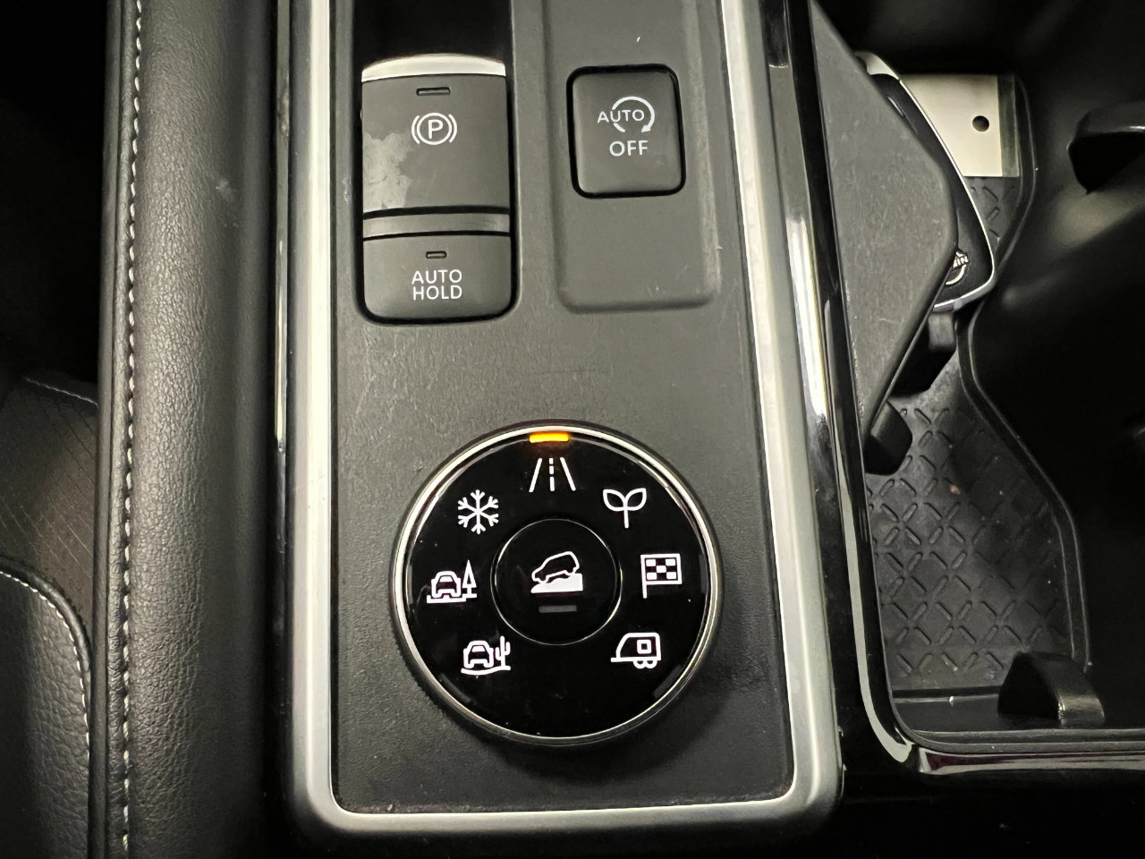 Used 2025 Nissan Pathfinder SL image 50