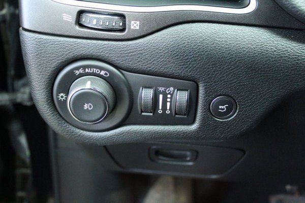 Used 2022 Jeep Cherokee Trailhawk w/ Trailer Tow Group AWD/4WD image 15