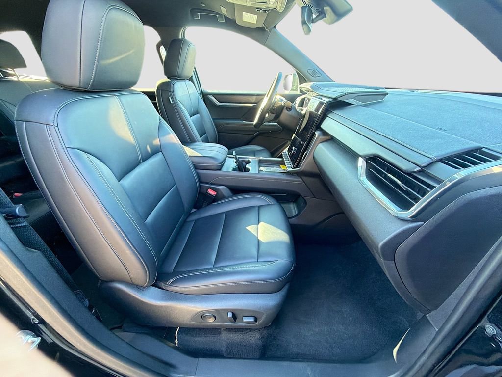 Used 2024 GMC Acadia Elevation image 15