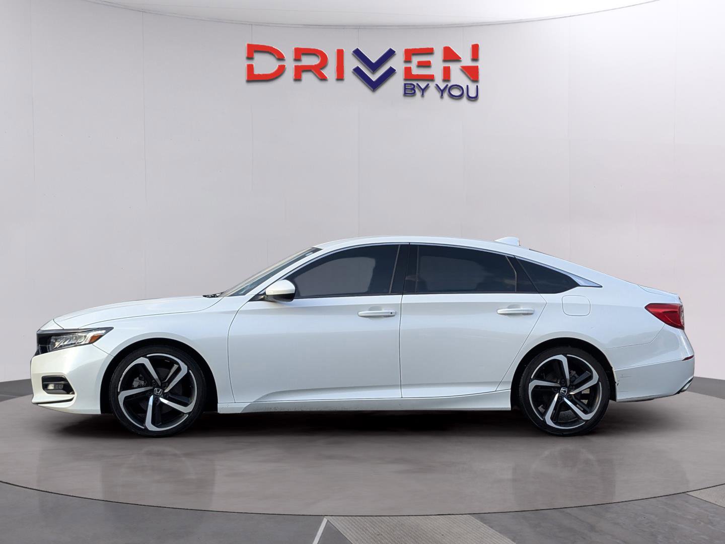 Used 2019 Honda Accord Sport image 2