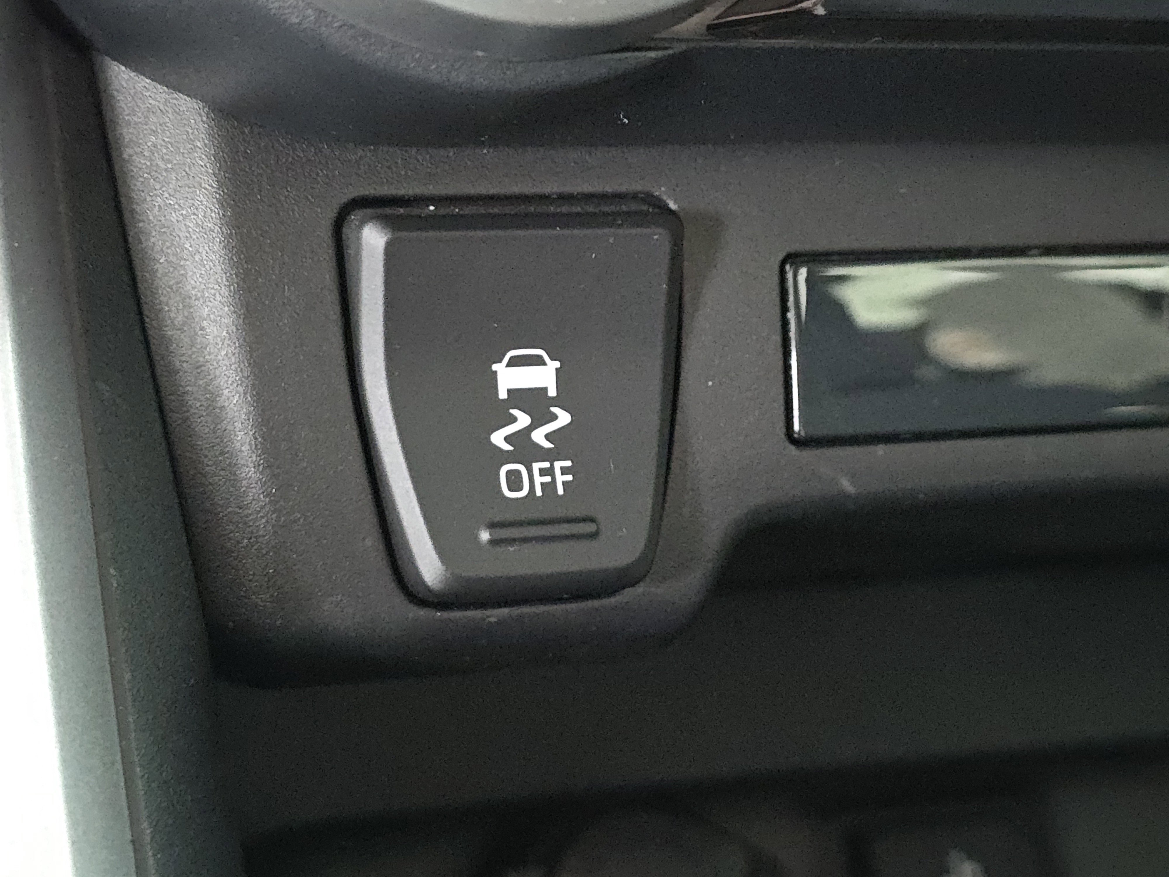 Used 2022 Toyota RAV4 LE image 23