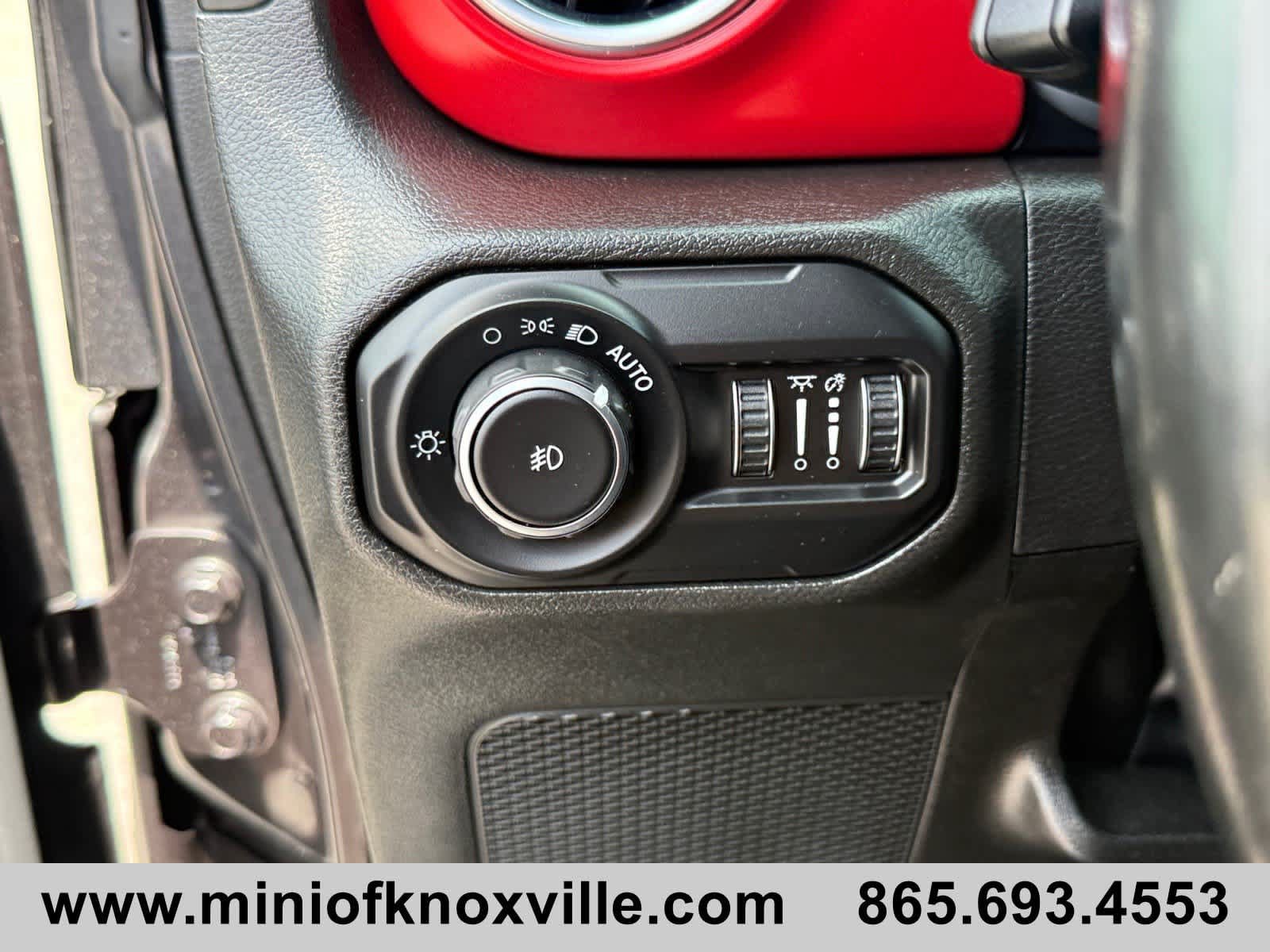 Used 2022 Jeep Wrangler Unlimited Rubicon AWD/4WD image 33