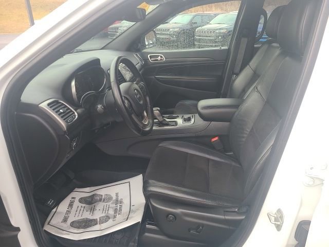 Used 2020 Jeep Grand Cherokee Laredo w/ Quick Order Package 2BN North image 11