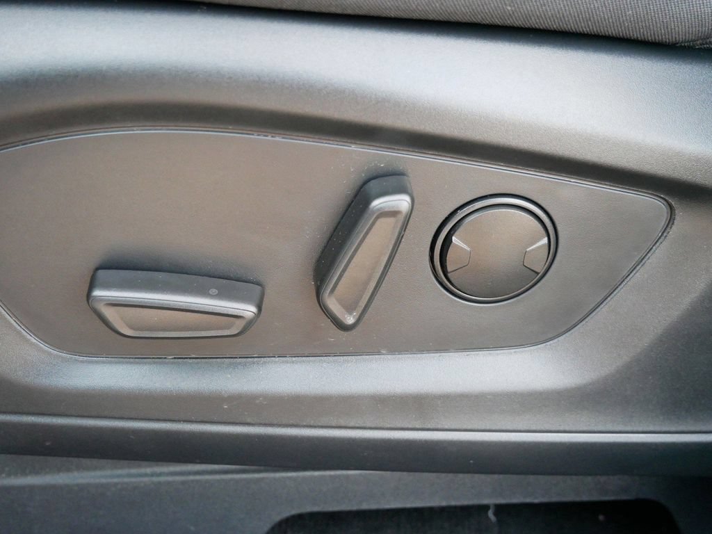 Used 2026 Ford Explorer Active AWD/4WD image 17