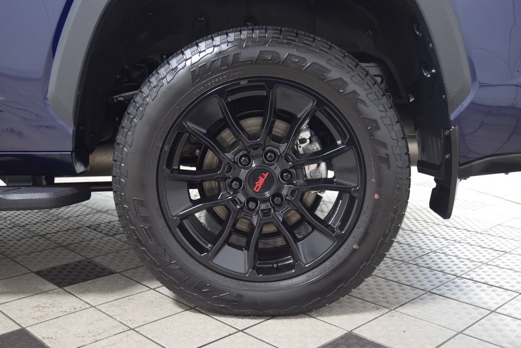 Used 2025 Toyota Sequoia Limited w/ TRD Off-Road Package AWD/4WD image 29