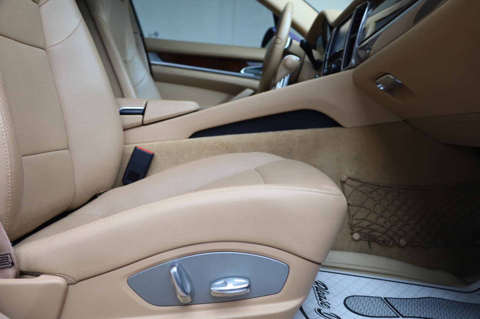 Used 2012 Porsche Panamera 4 image 30