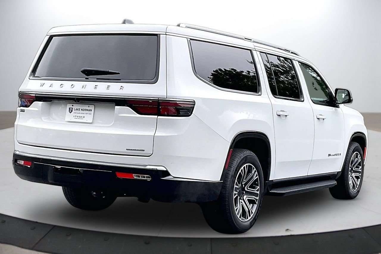 Certified 2024 Jeep Wagoneer L Series II w/ Flexible Seating Group AWD/4WD image 9