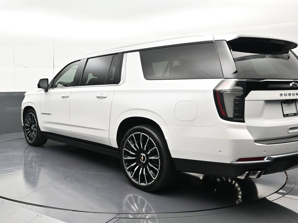 Used 2025 Chevrolet Suburban High Country AWD/4WD image 3