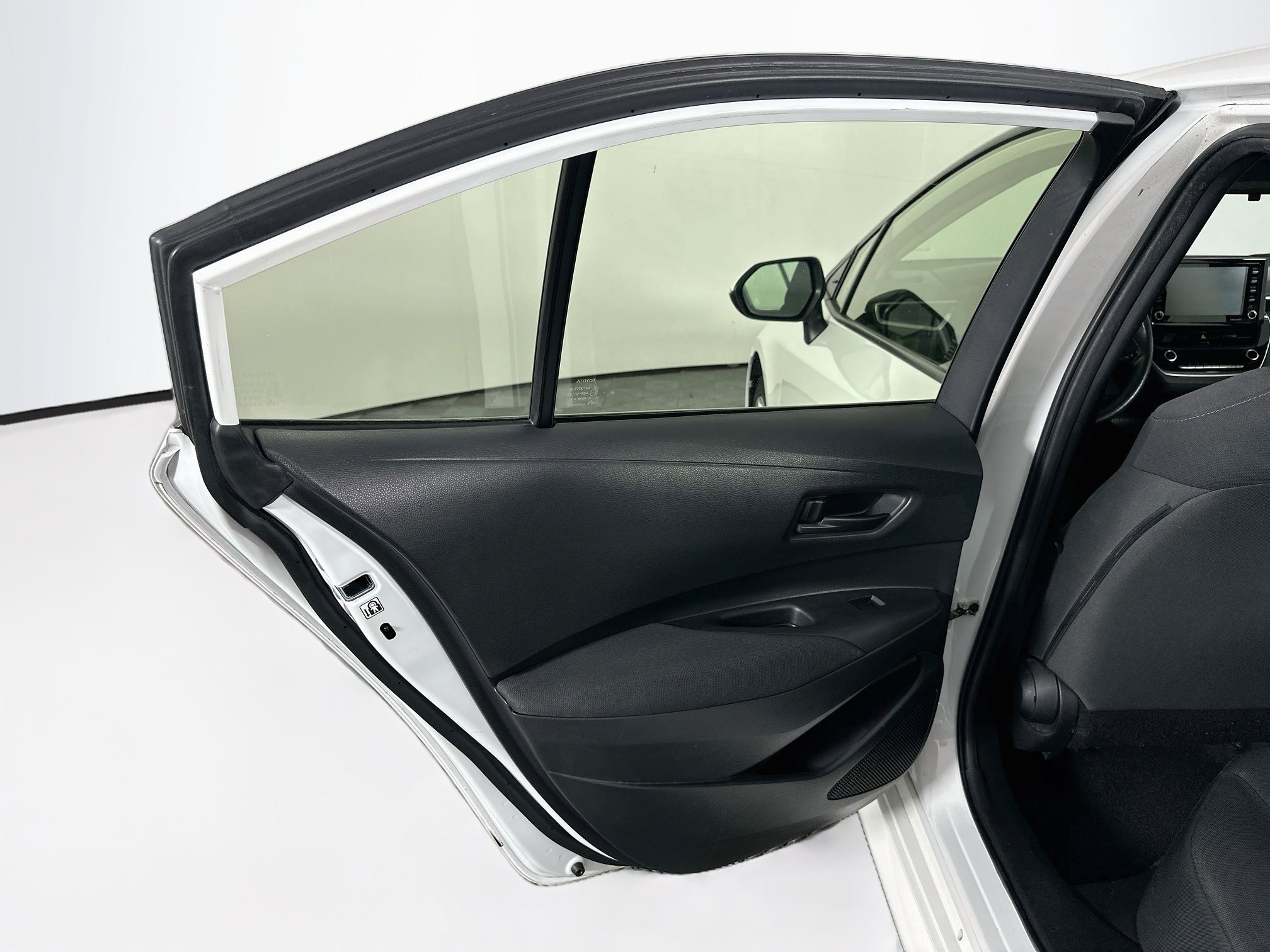 Used 2022 Toyota Corolla LE FWD image 25