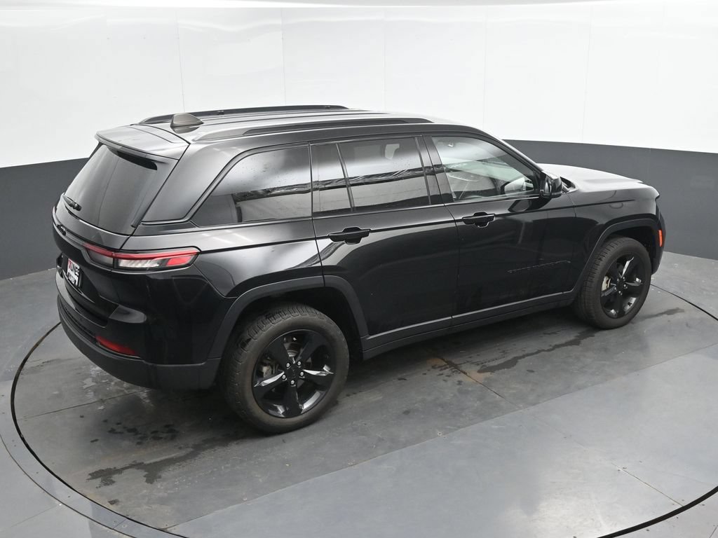 Used 2023 Jeep Grand Cherokee Altitude AWD/4WD image 30