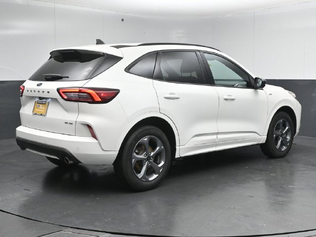 Certified 2024 Ford Escape ST-Line w/ Tech Pack #1 AWD/4WD image 7