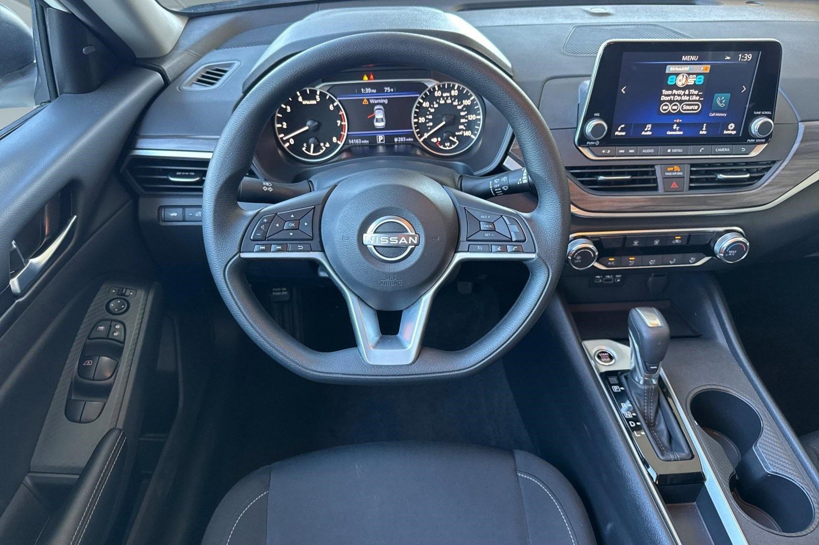 Used 2025 Nissan Altima 2.5 SV image 27