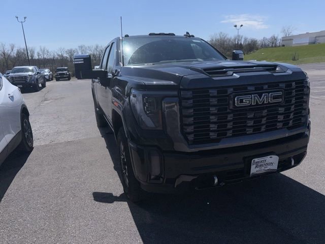 Used 2024 GMC Sierra 2500 Denali Ultimate AWD/4WD image 5