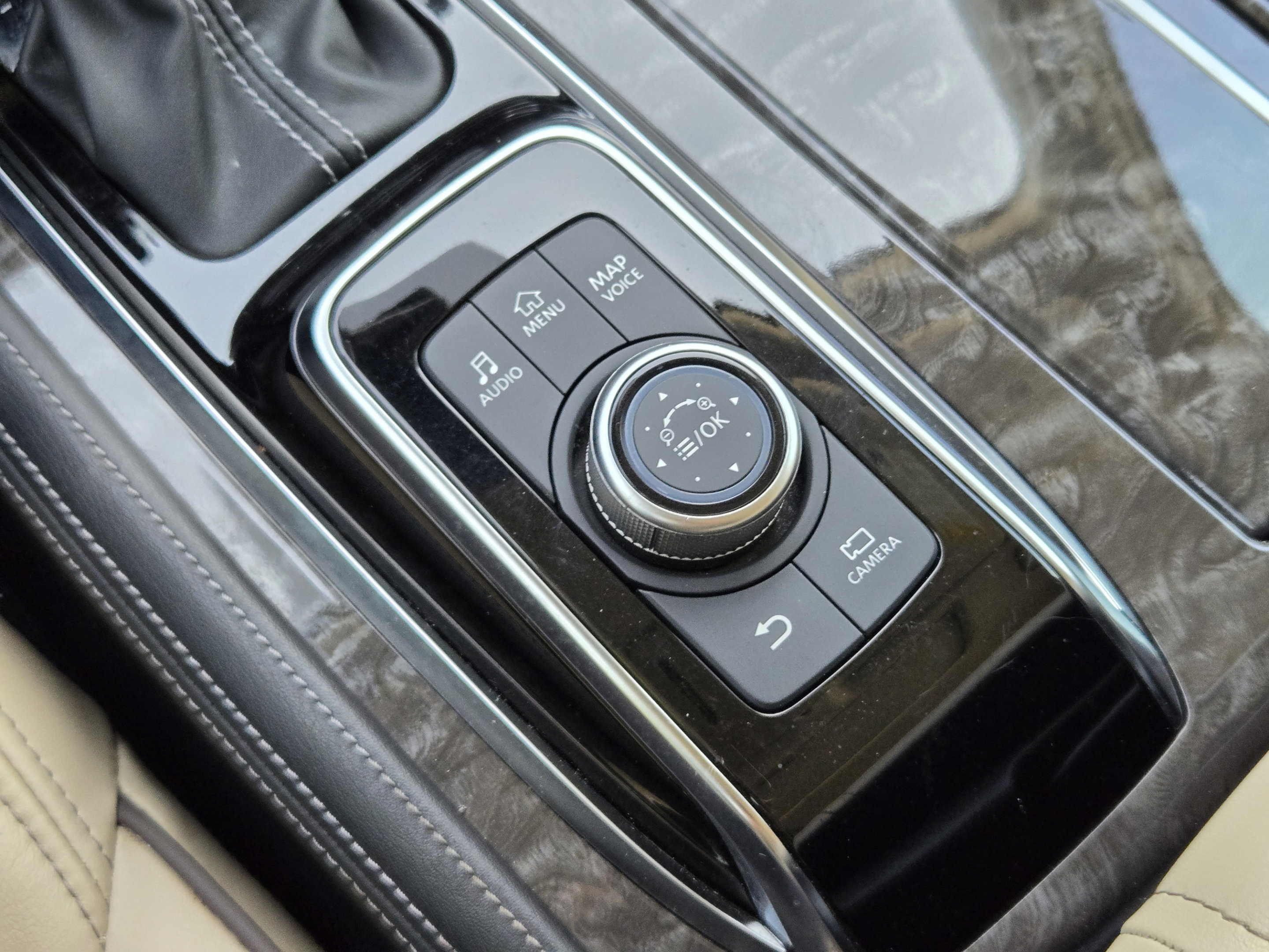 Used 2022 Nissan Armada Platinum RWD image 19