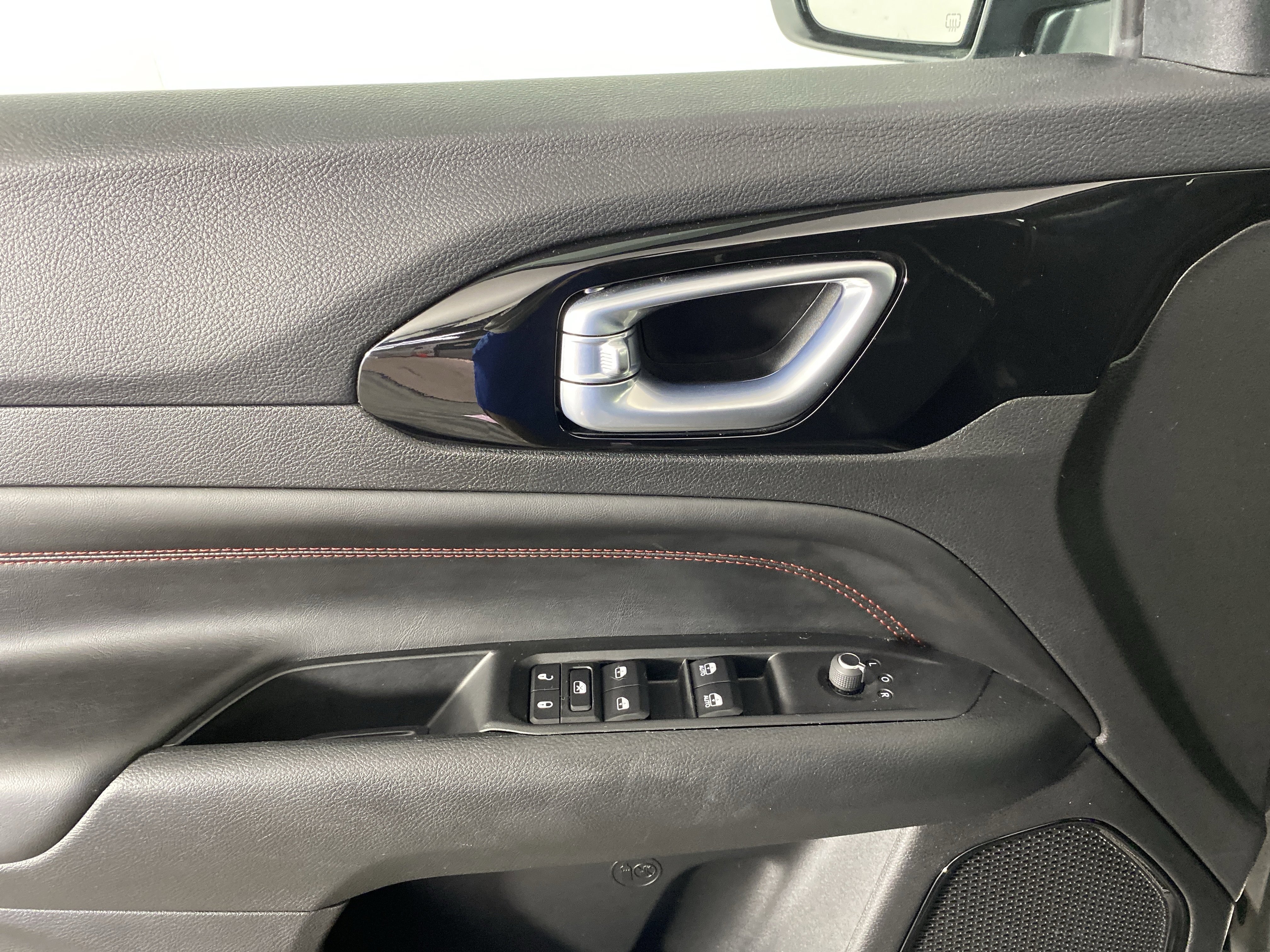 Used 2022 Jeep Compass Trailhawk w/ Trailer Tow Group AWD/4WD image 14