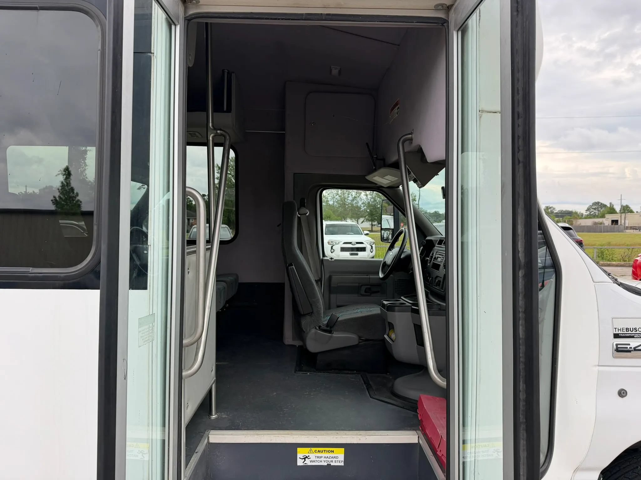 Used 2016 Ford E-450 and Econoline 450 Super Duty w/ Shuttle Bus Prep Package RWD image 17