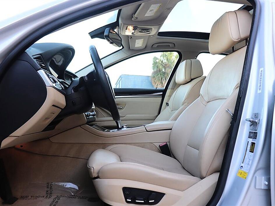 Used 2011 BMW 550i Sedan image 17
