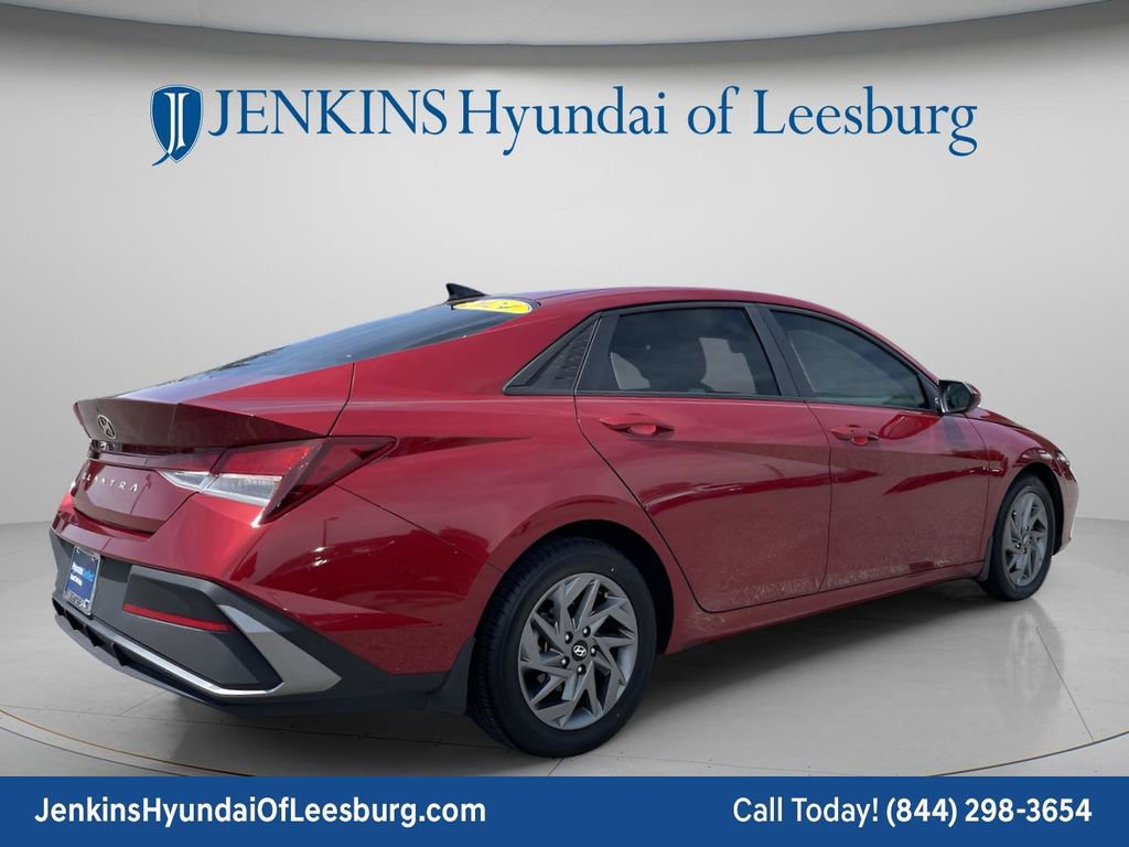Certified 2024 Hyundai Elantra SEL FWD image 3