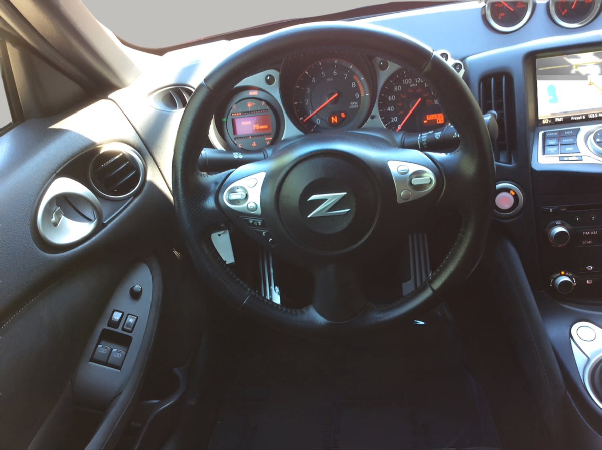 Used 2015 Nissan 370Z Touring Sport RWD image 17