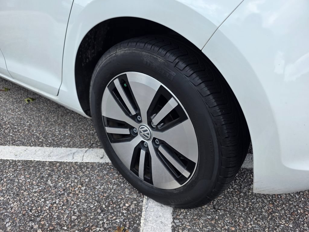 Used 2016 Volkswagen e-Golf SE w/ DC Fast Charging Package FWD image 27