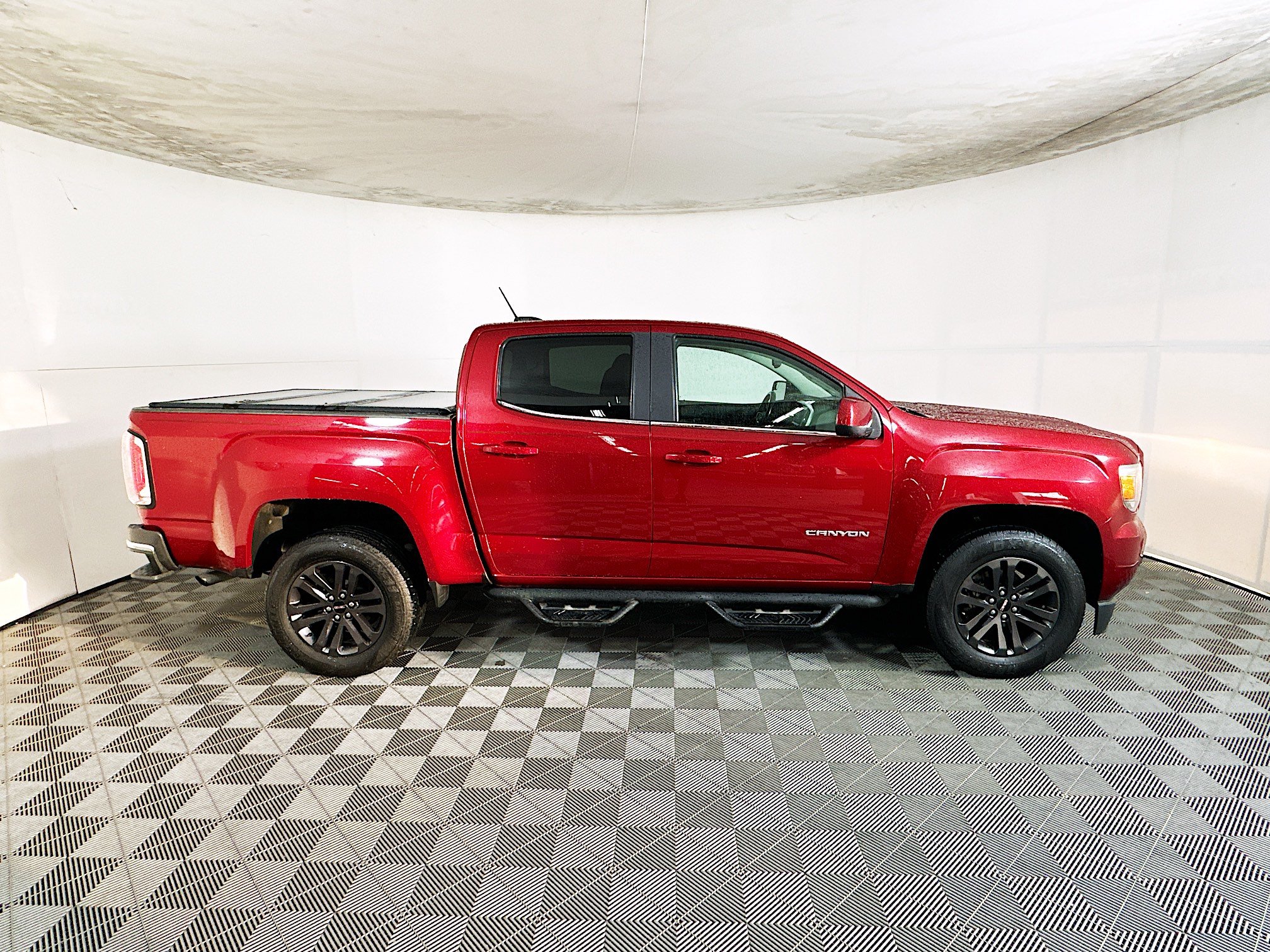 Used 2020 GMC Canyon SLE w/ Elevation Edition RWD image 2