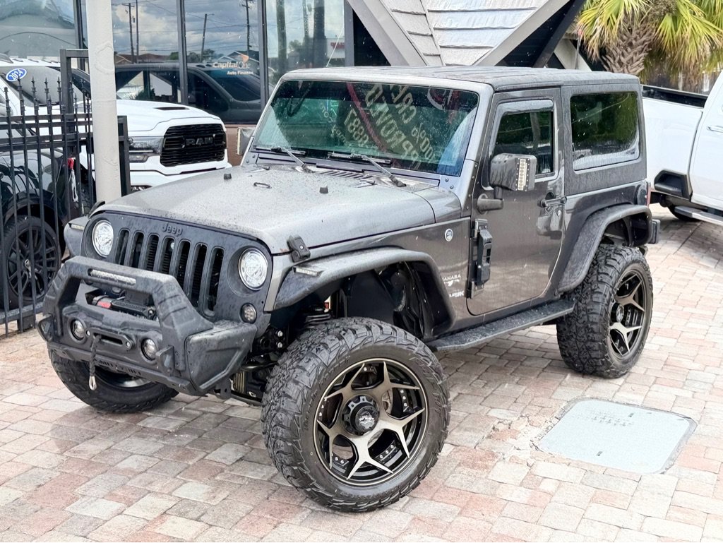 Used 2018 Jeep Wrangler Sahara w/ Connectivity Group AWD/4WD image 18