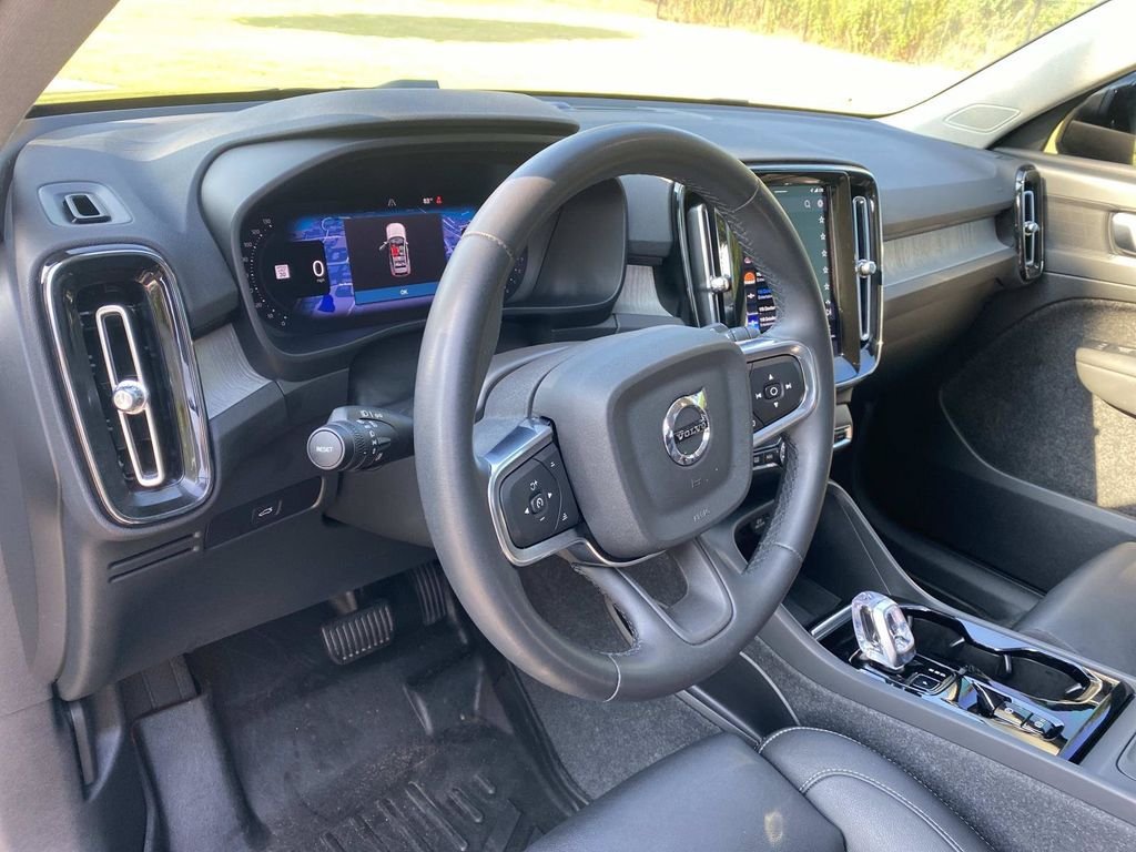 Used 2024 Volvo XC40 B5 Plus AWD/4WD image 23
