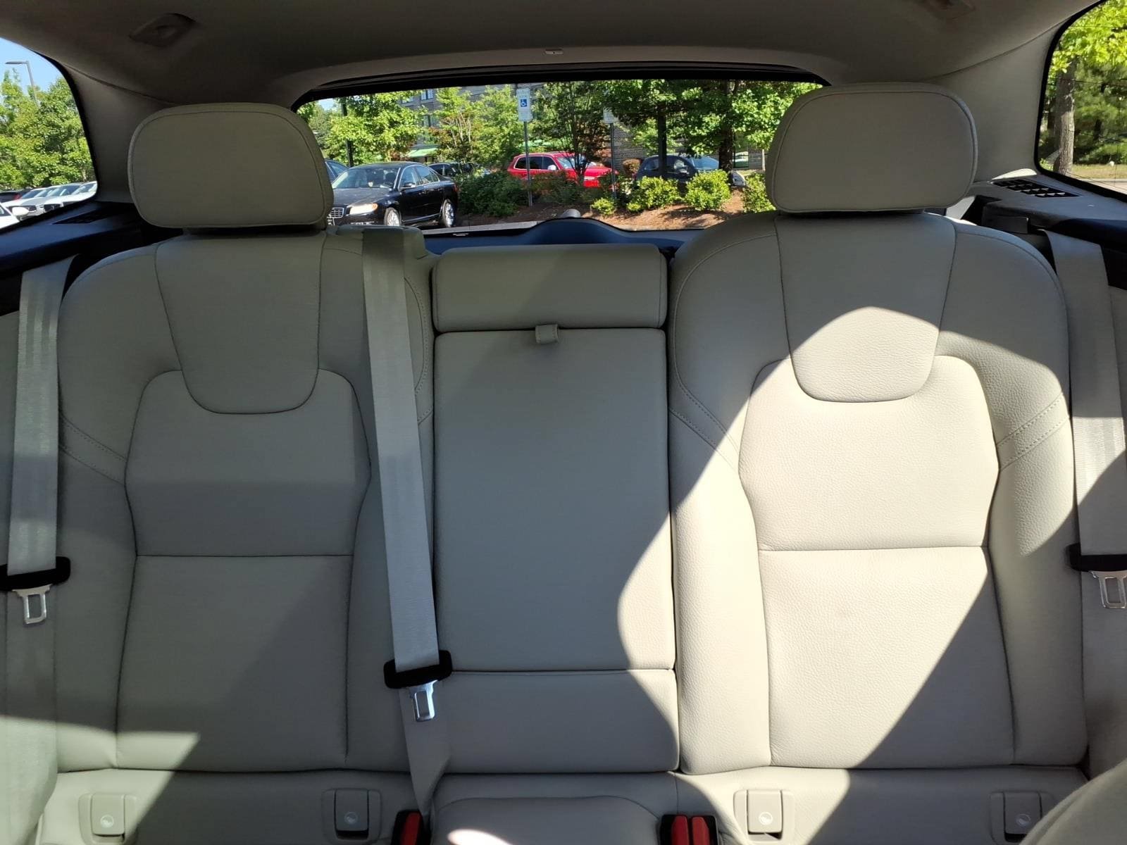 Certified 2024 Volvo XC60 B5 Plus AWD/4WD image 19