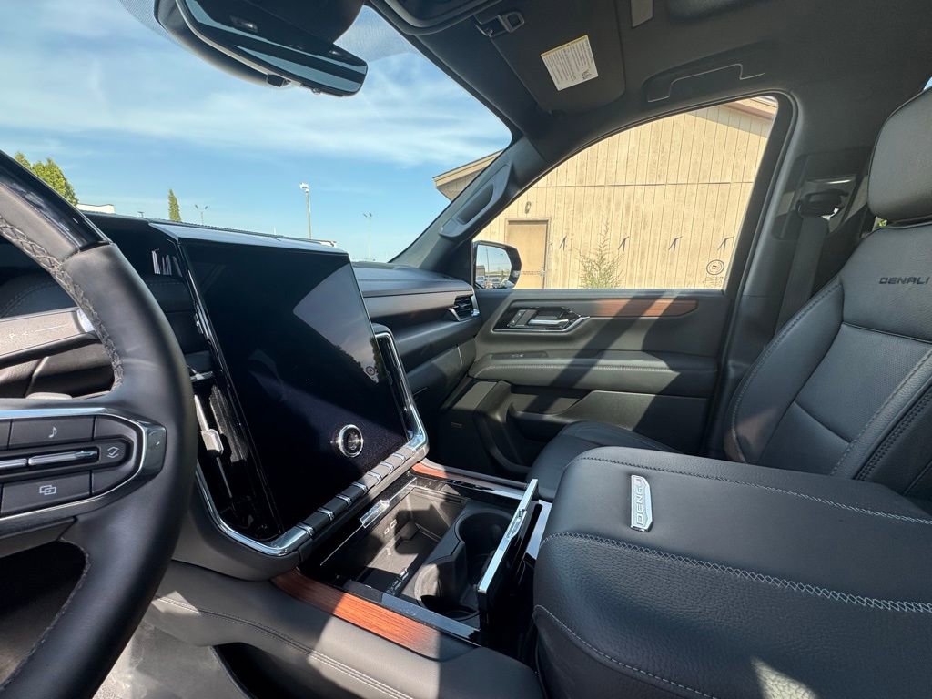 Used 2025 GMC Yukon Denali w/ Denali Reserve Package image 21